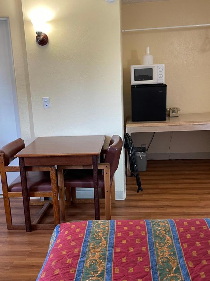 Villa West Motel ฟลอเรนซ์ ภายนอก รูปภาพ